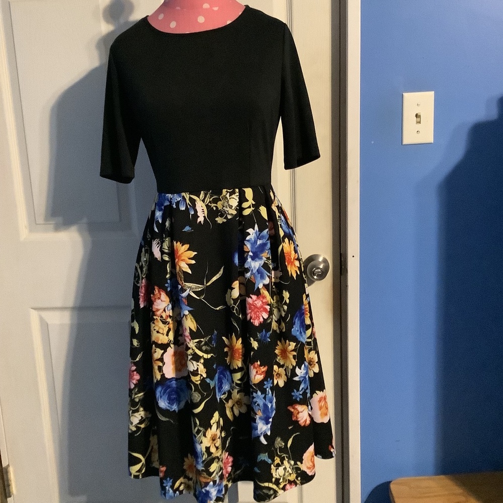Oxiuly Fashion Dress Floral and Black Size M